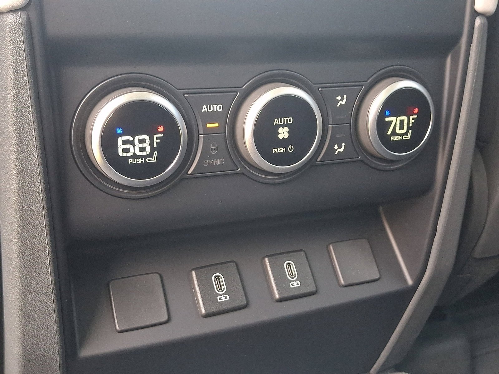 2026 Land Rover Defender V8 - Photo 7