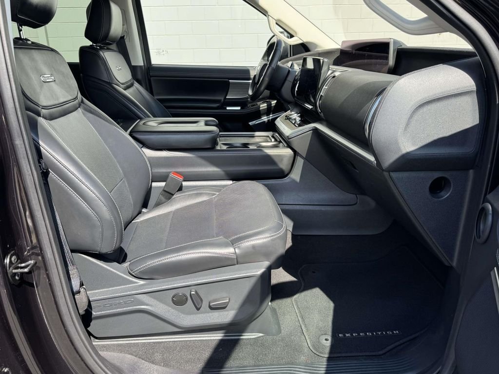 Used 2025 Black Ford Platinum image 15