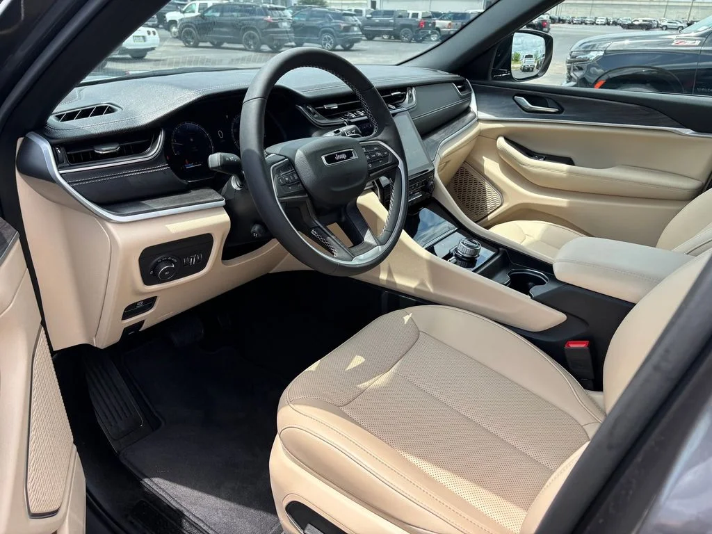 Used 2025 Gray Jeep Limited image 8
