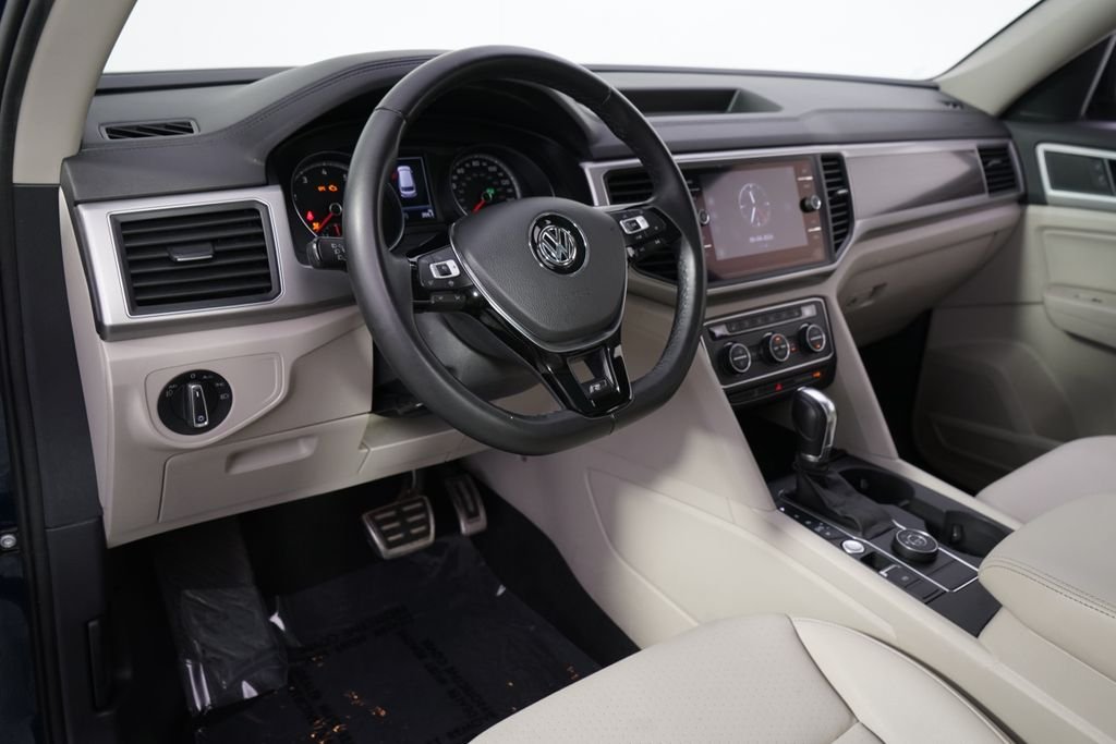 Used 2019 Blue Metallic Volkswagen 3.6L V6 SE image 12