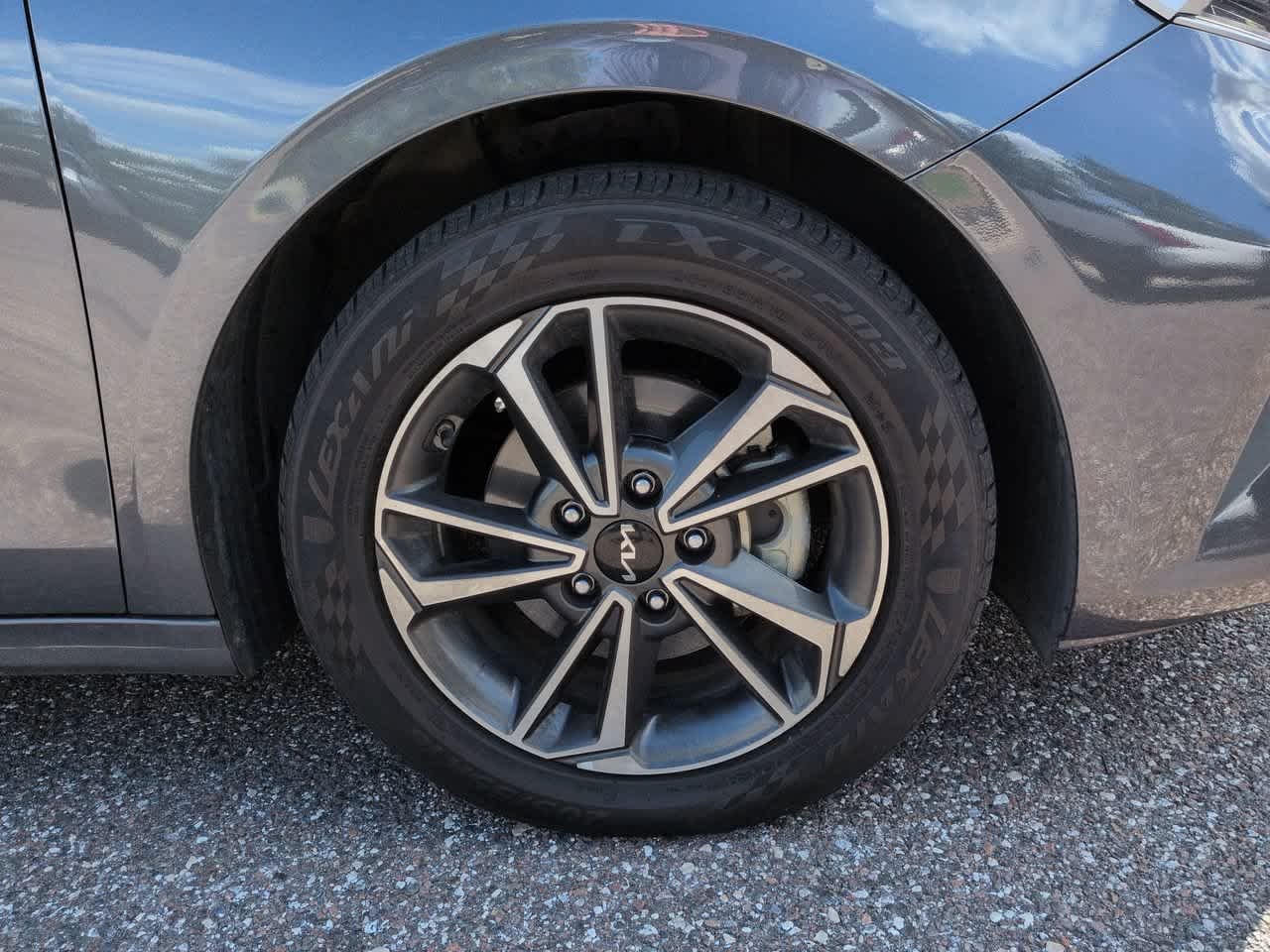 Used 2023 Gravity Gray Kia LXS image 11