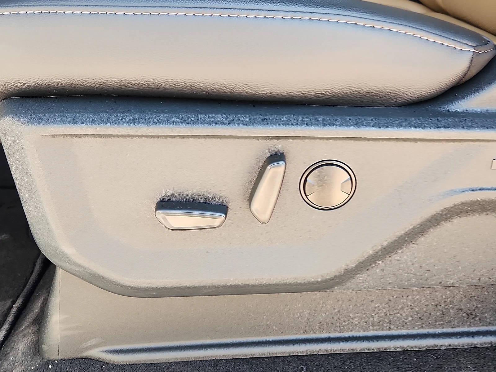 New 2026 Oxford White Ford Lariat image 16