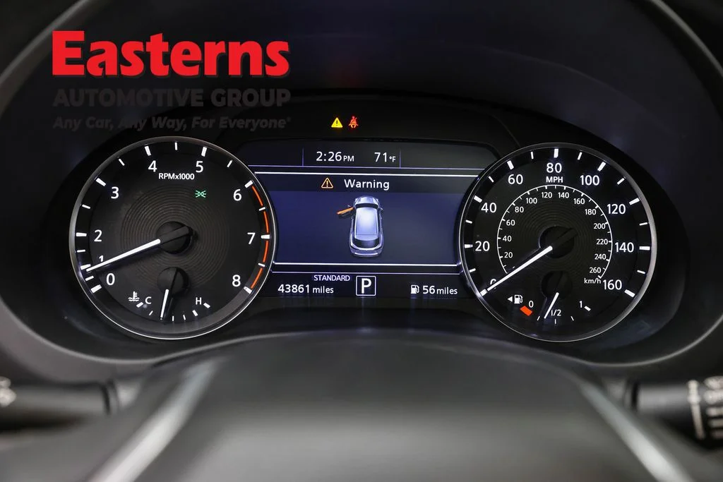 Used 2023 Gray INFINITI LUXE image 18