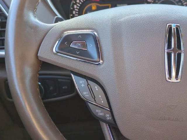 Used 2018 Black Lincoln Reserve image 16