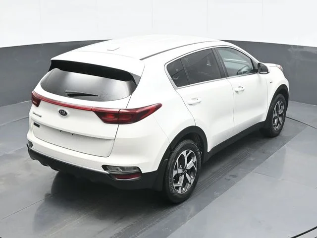 Used 2022 White Kia LX image 17