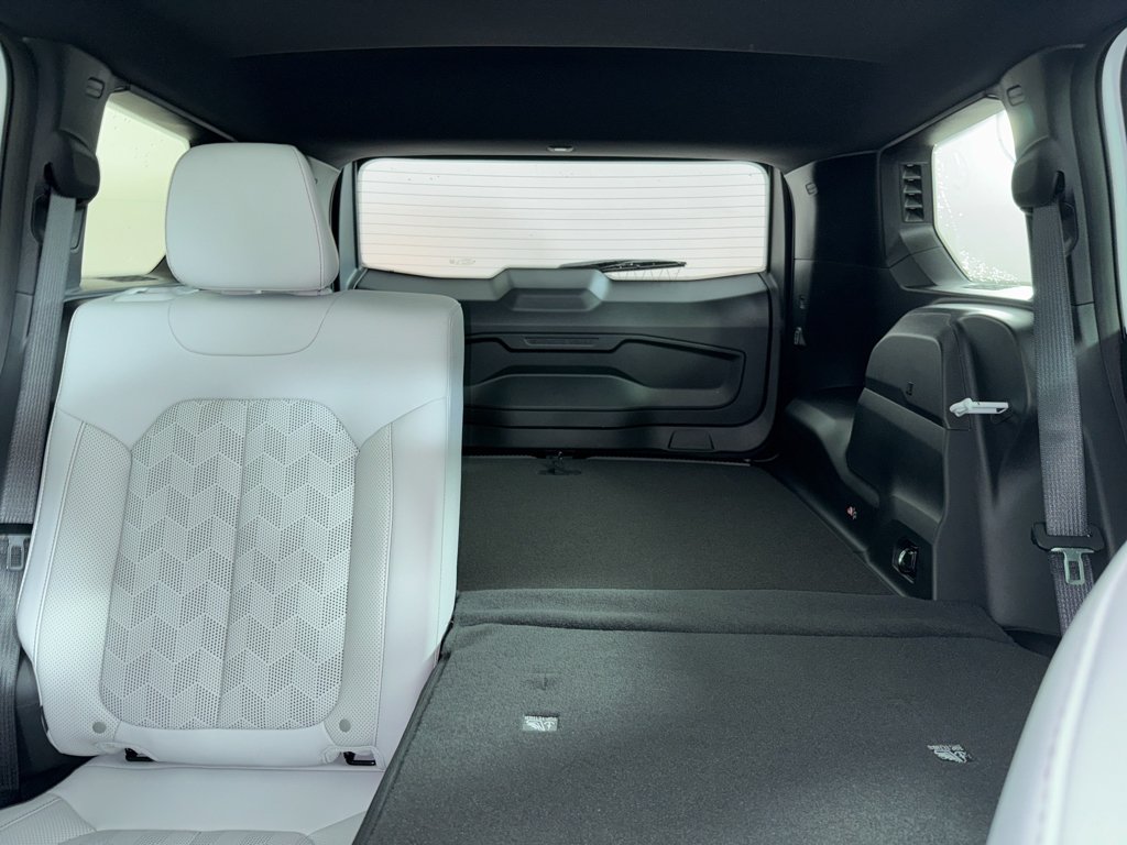 New 2026 Bright White Clear-Coat Exterior Paint Jeep Overland image 9