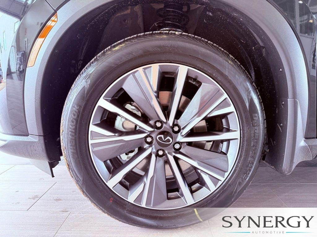 New 2027 MINERAL BLACK INFINITI Luxe AWD image 9