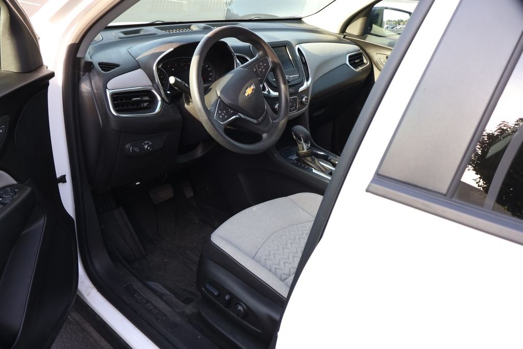 Used 2024 White Chevrolet LS image 9
