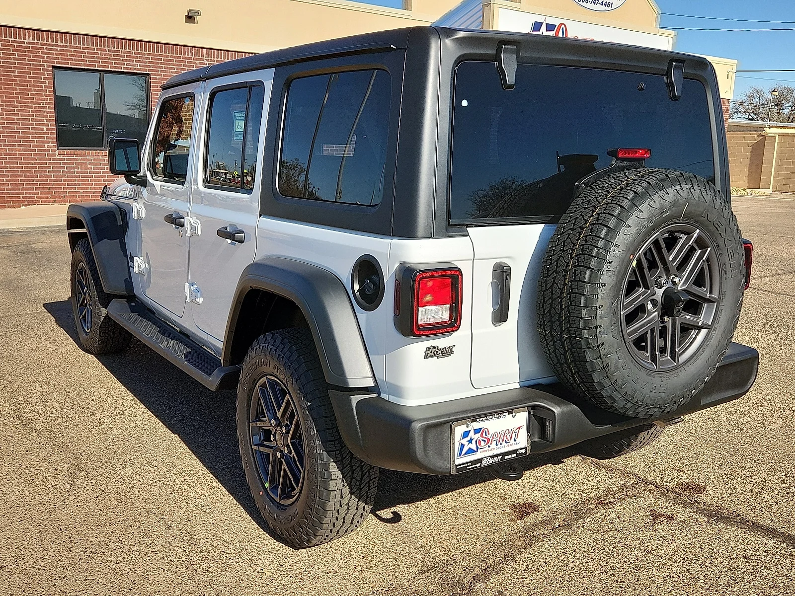 New 2026 PW7 Bright Whit Jeep 4-DOOR SPORT S image 3