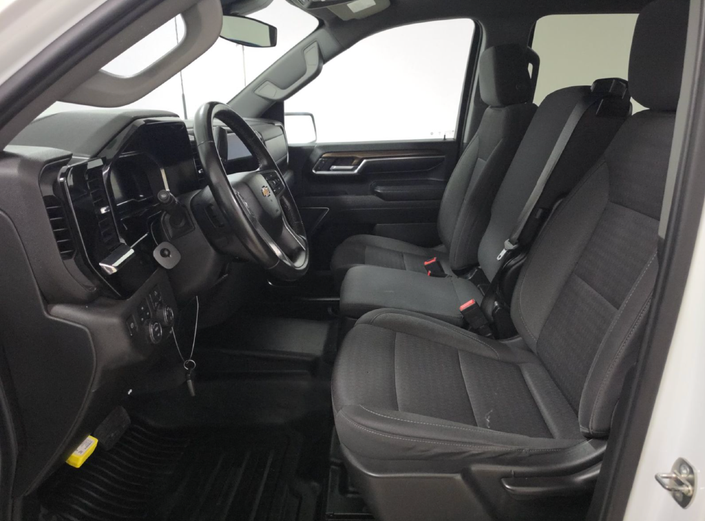 Used 2024 White Chevrolet LT image 5