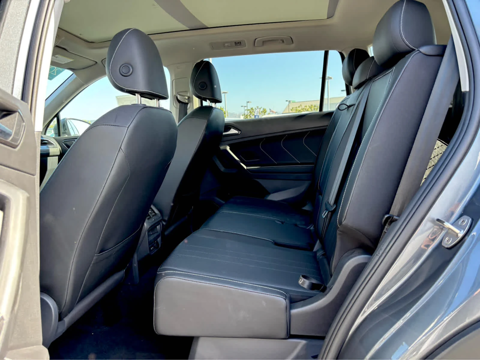 Used 2023 Platinum Gray Metallic Volkswagen SE image 30