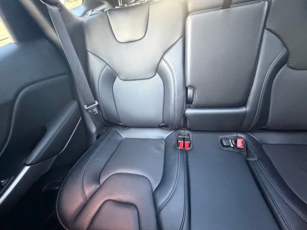 Used 2022 Bright White Clearcoat Jeep Latitude Lux image 13