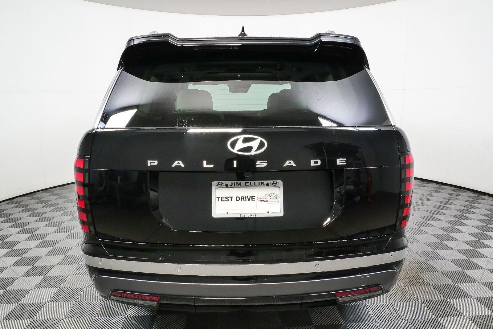 New 2026 Abyss Black Pearl Hyundai Limited FWD image 31