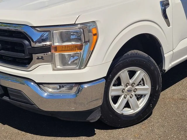 Certified Used 2022 Oxford White Ford XLT image 9