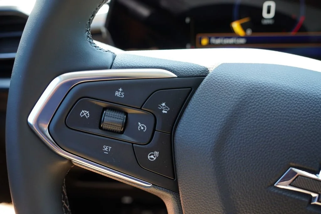 New 2026 Mosaic Black Metallic Chevrolet LT image 16