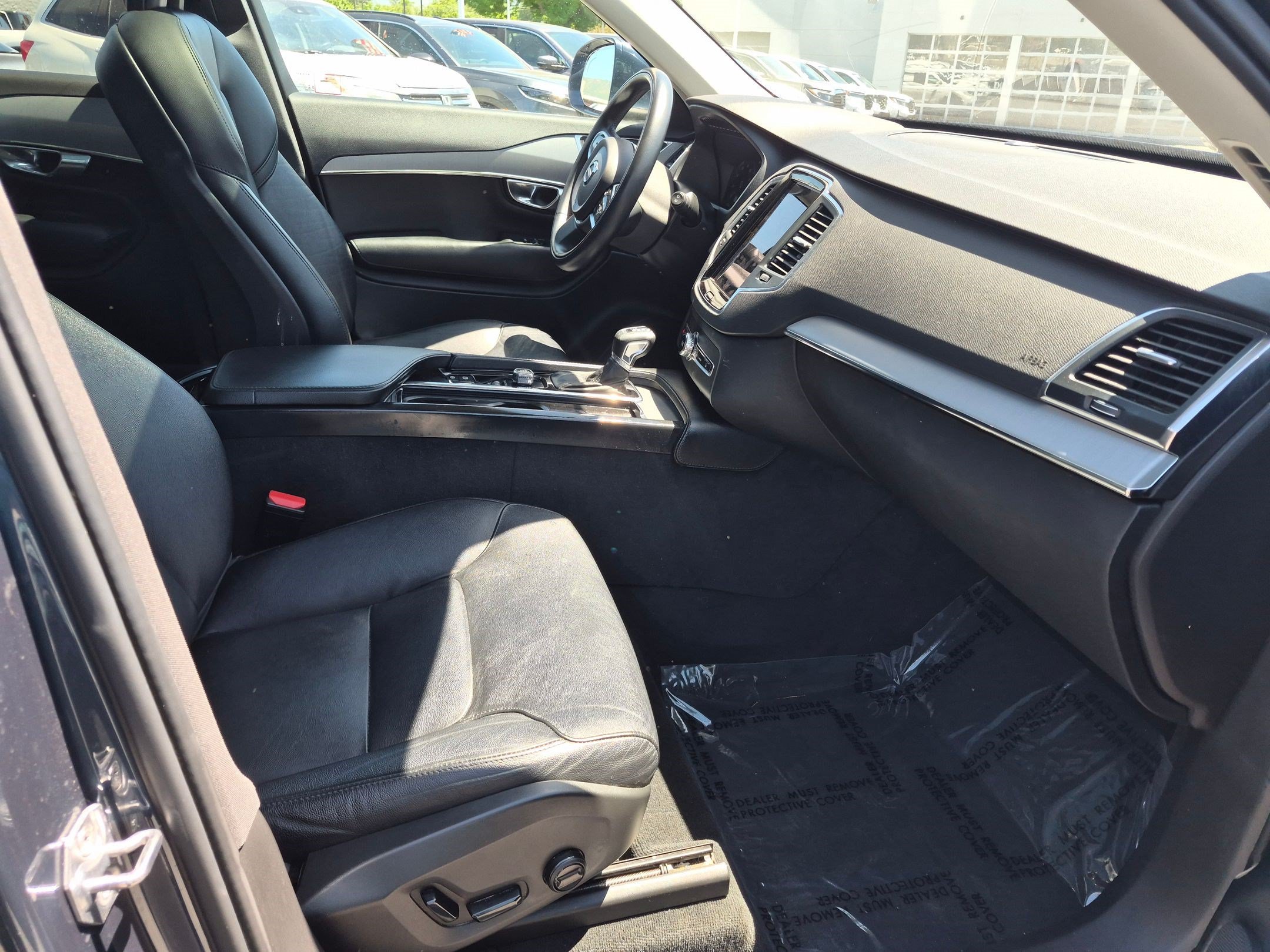 Used 2021 Denim Blue Metallic Volvo Momentum image 31