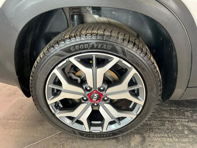 Used 2021 White Kia SX image 9