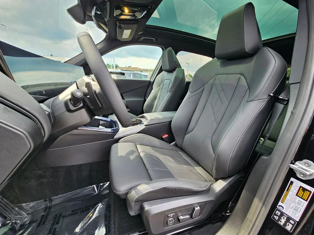 Used 2025 Black Sapphire Metallic BMW 30 xDrive image 15