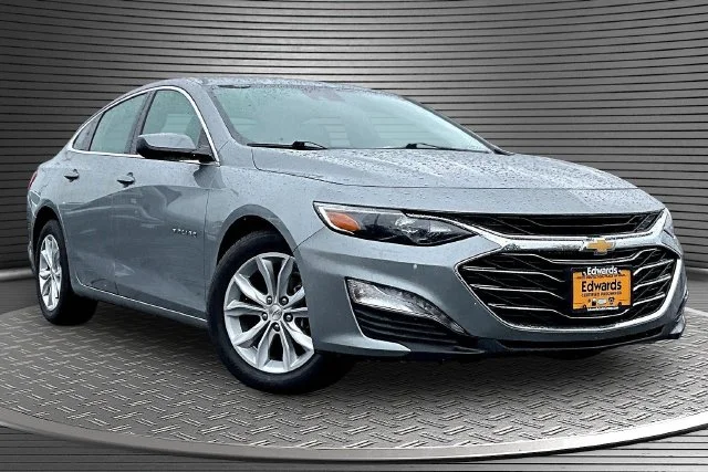 Used 2025 Gray Chevrolet LT image 3