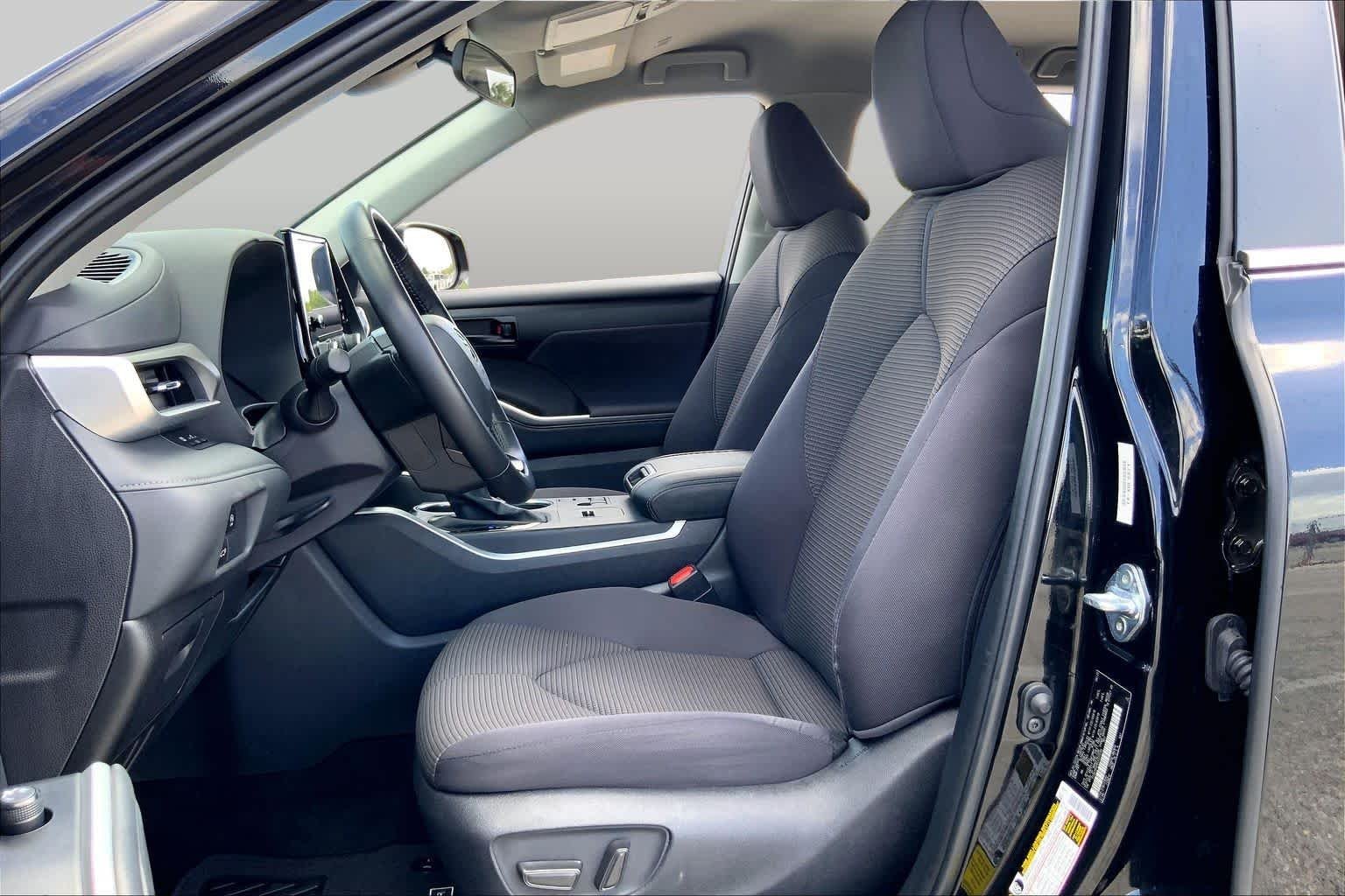 Used 2025 Midnight Black Metallic Toyota LE image 8