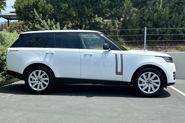 New 2026 Ostuni Pearl White Land Rover SE image 6