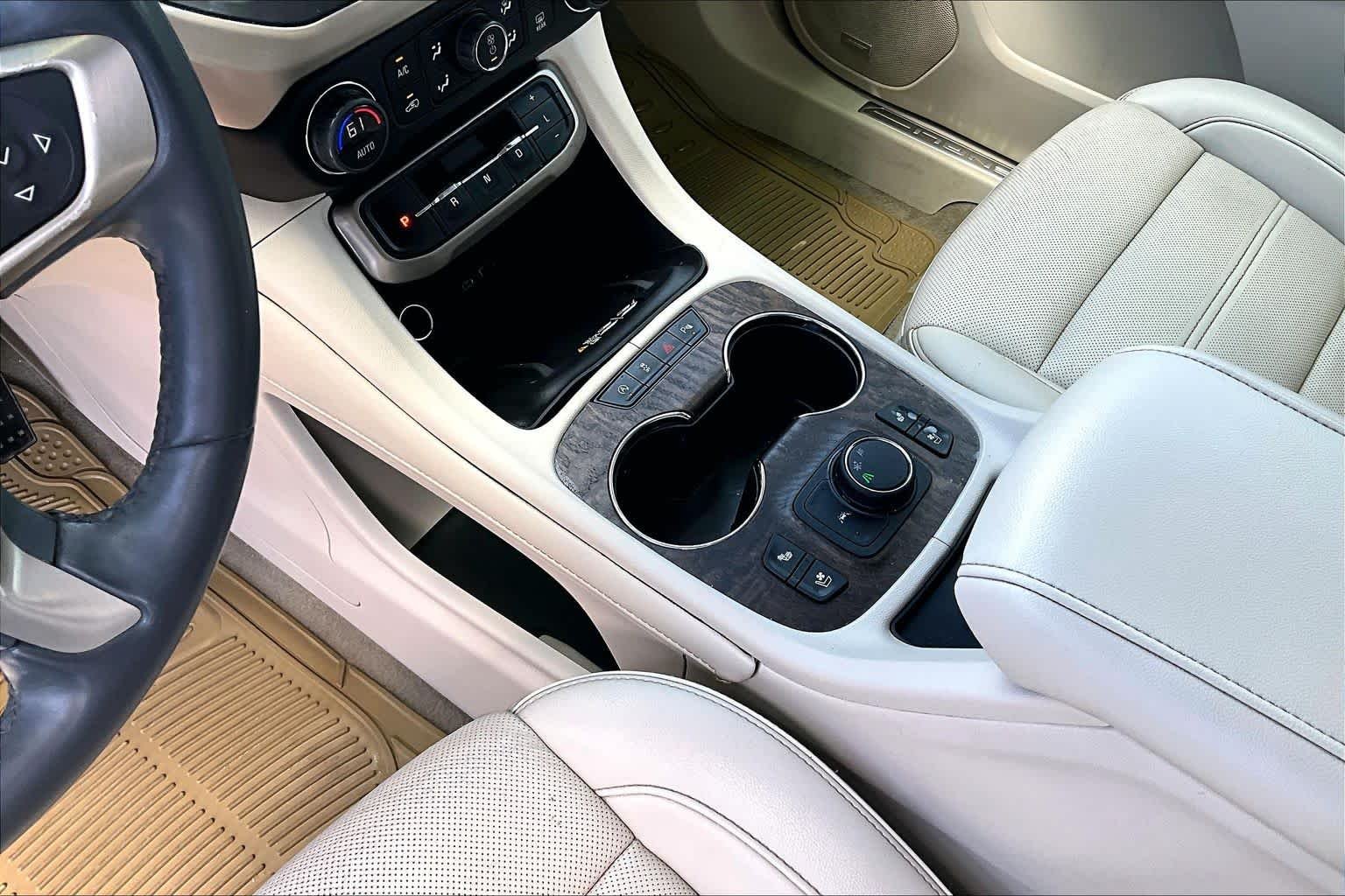 Used 2023 White Frost Tricoat GMC Denali image 17