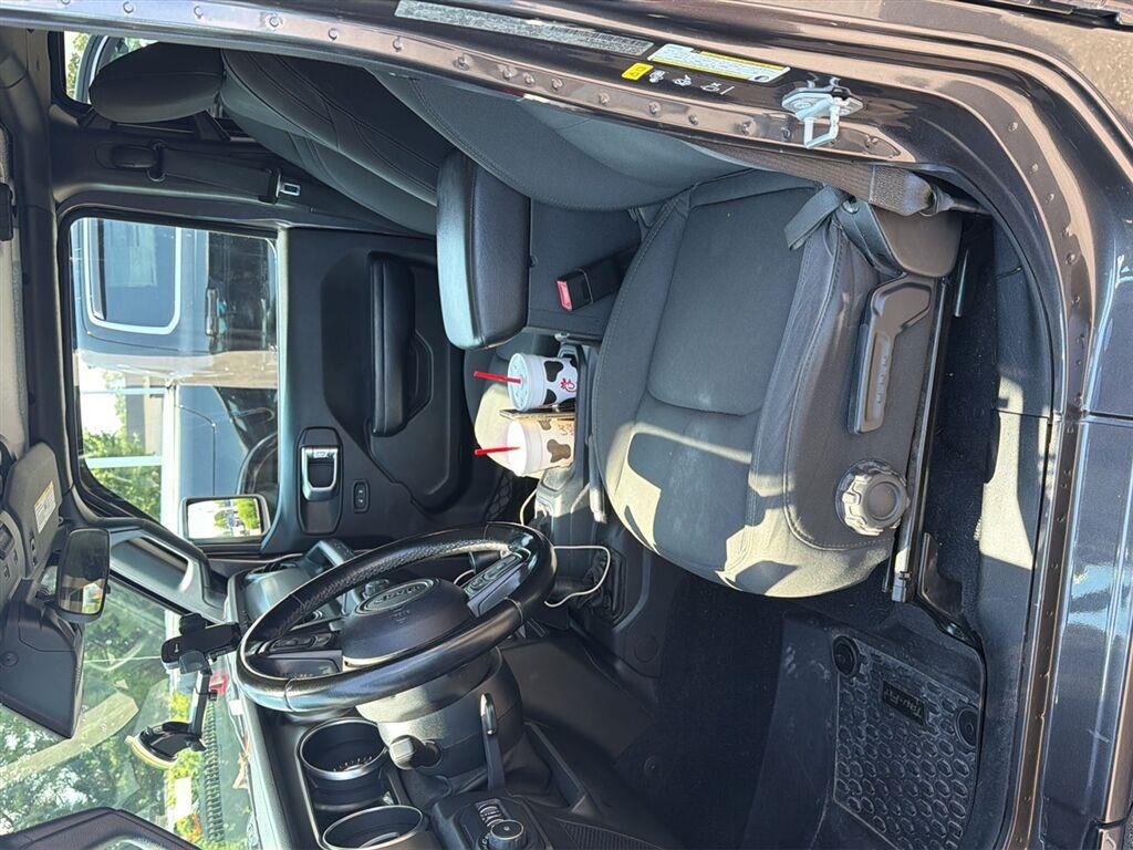 Used 2021 Granite Crystal Metallic Clearcoat Jeep Unlimited Sport S image 2