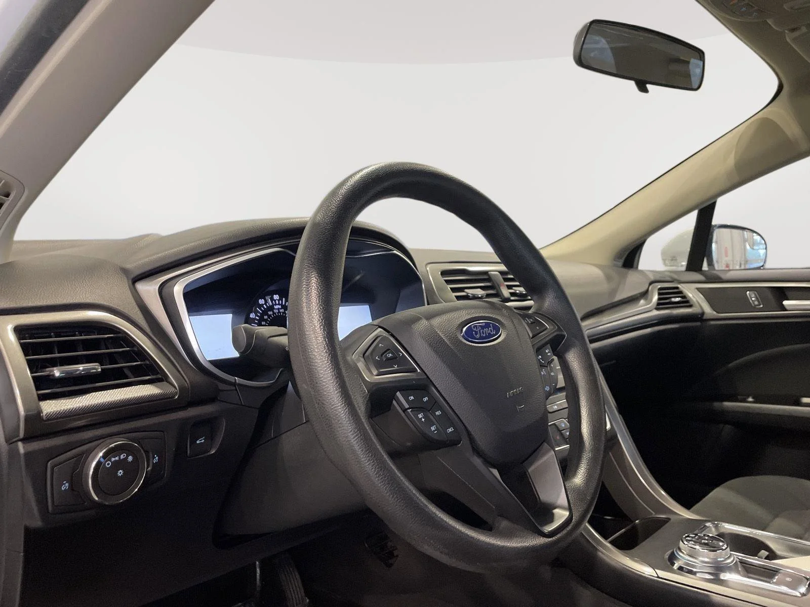 Used 2017 Oxford White Ford SE image 19