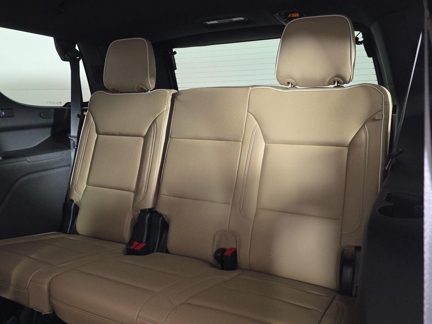 Used 2024 Iridescent Pearl Tricoat Chevrolet Premier image 32
