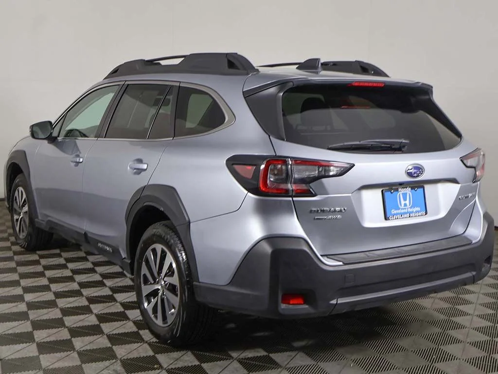 Used 2025 Ice Silver Metallic Subaru Premium image 6