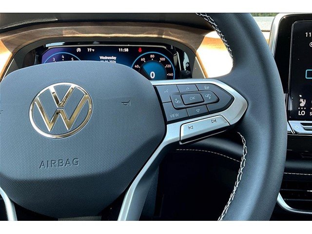 New 2026 Deep Black Pearl Volkswagen 2.0T SE image 11
