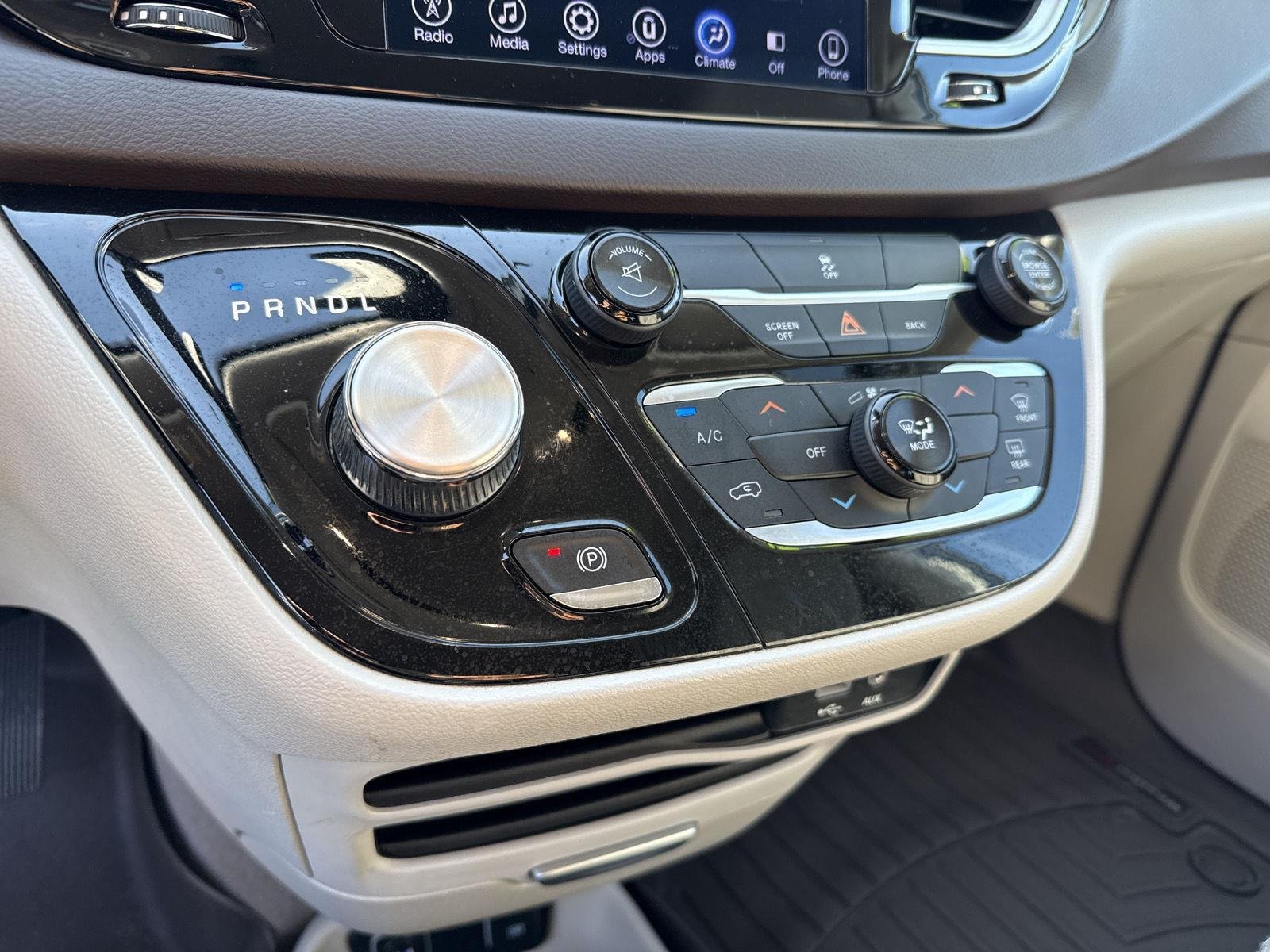 Used 2017 Jazz Blue Pearlcoat Chrysler Touring image 23