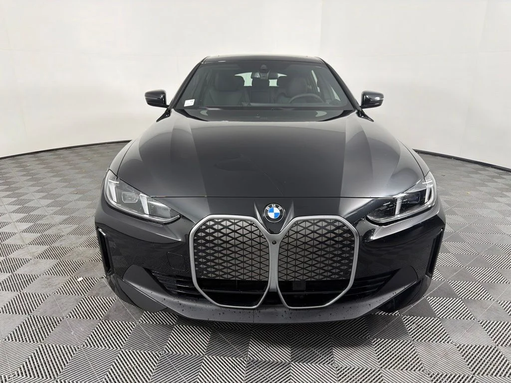 Used 2026 Black Sapphire Metallic BMW xDrive40 image 2