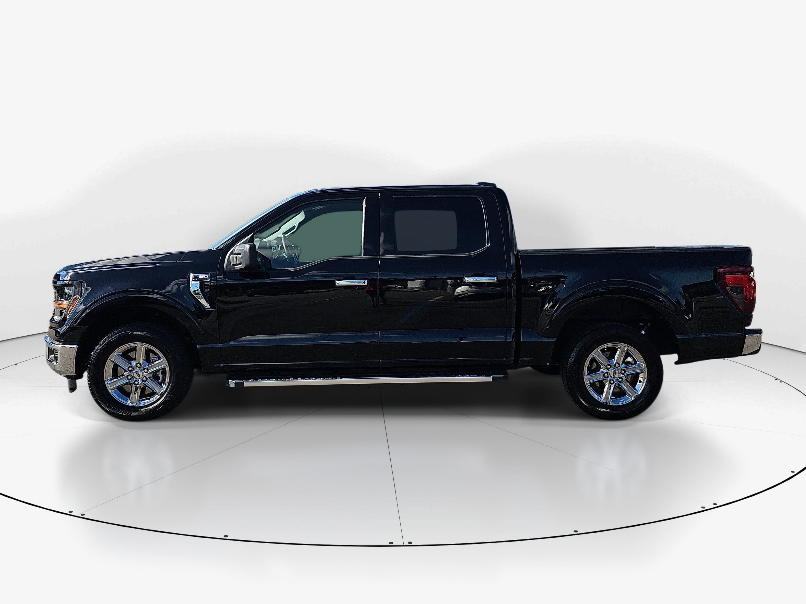 Used 2025 Black Metallic Ford XLT image 6