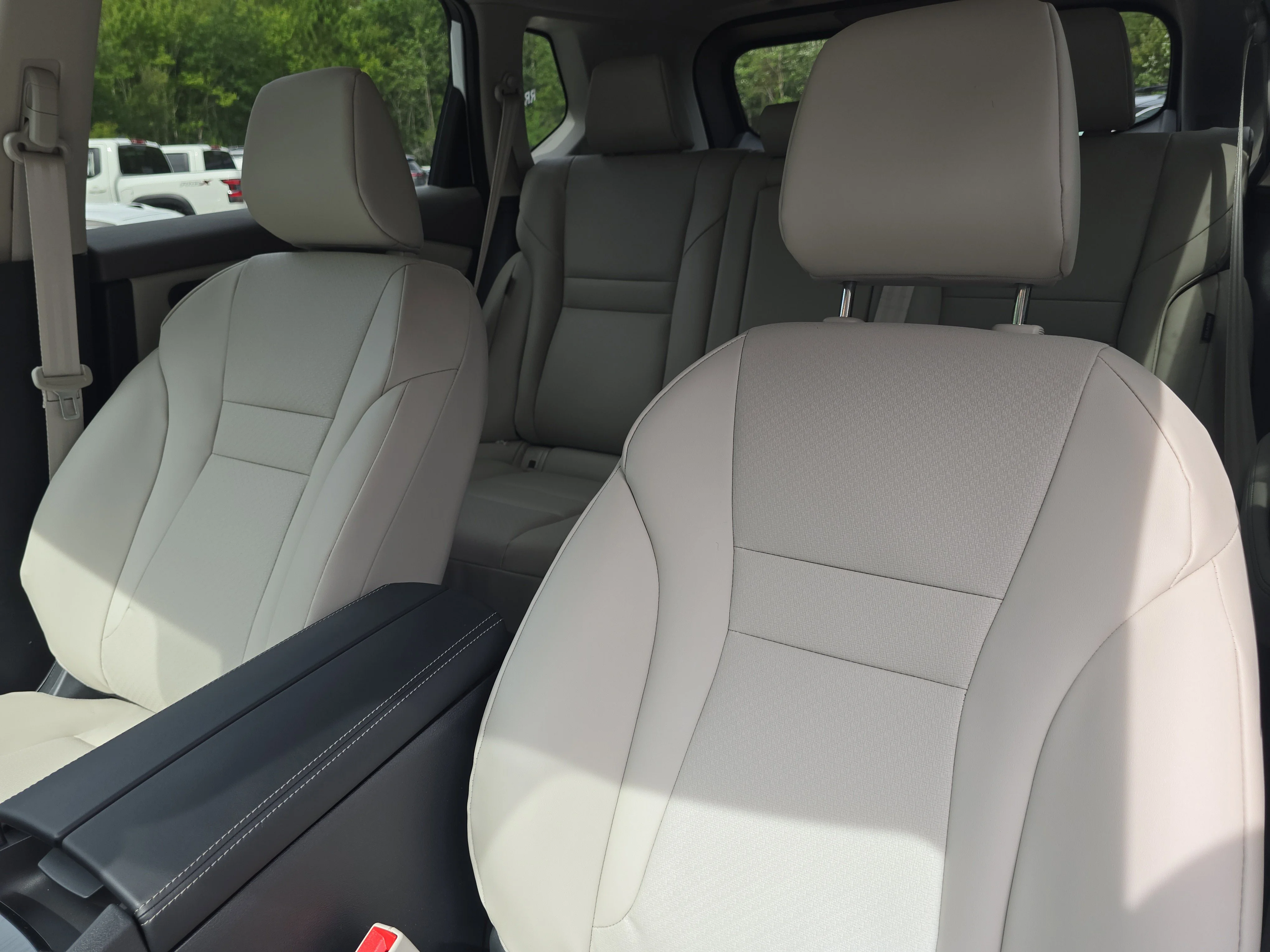 New 2026 Everest White Pearl TriCoat Nissan Dark Armor™ image 22