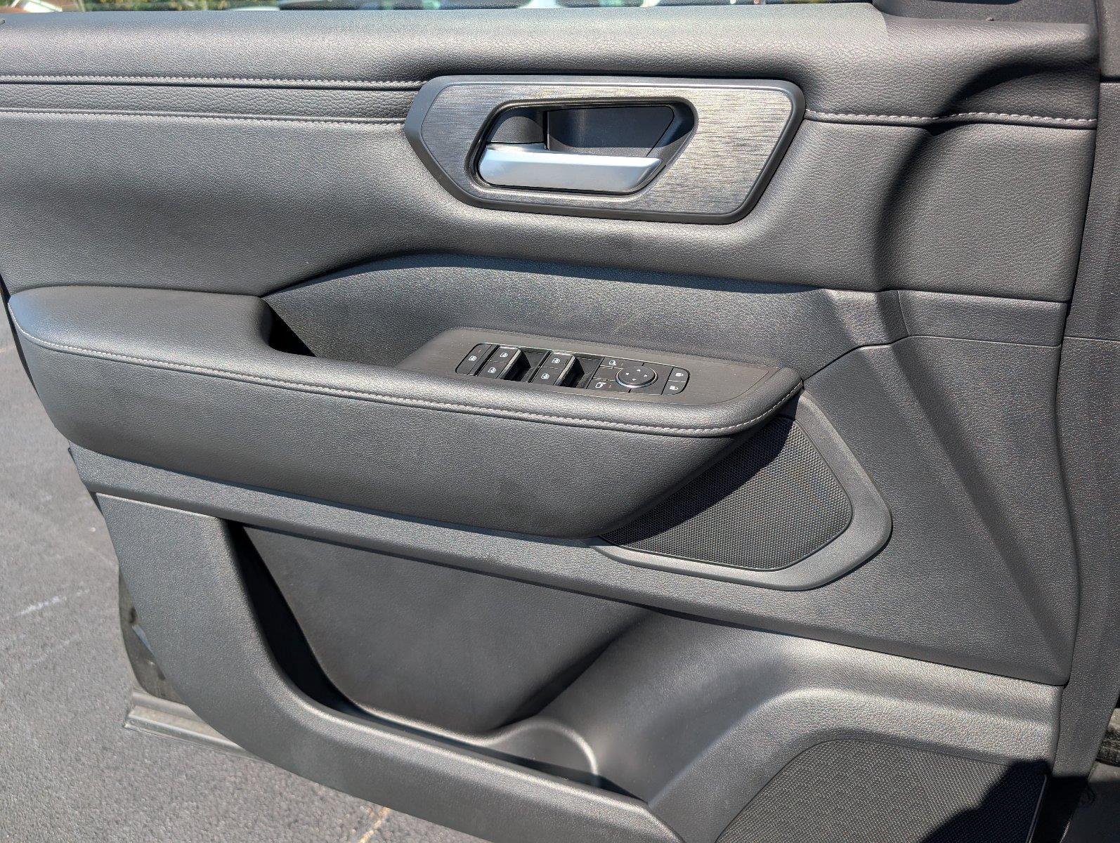 Used 2025 Super Black Nissan SV image 16