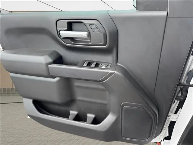 Used 2022 White Chevrolet Custom image 17
