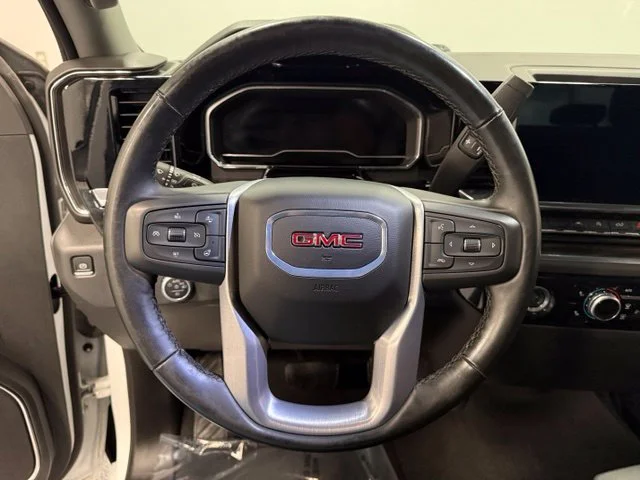 Used 2024 White GMC Elevation image 20