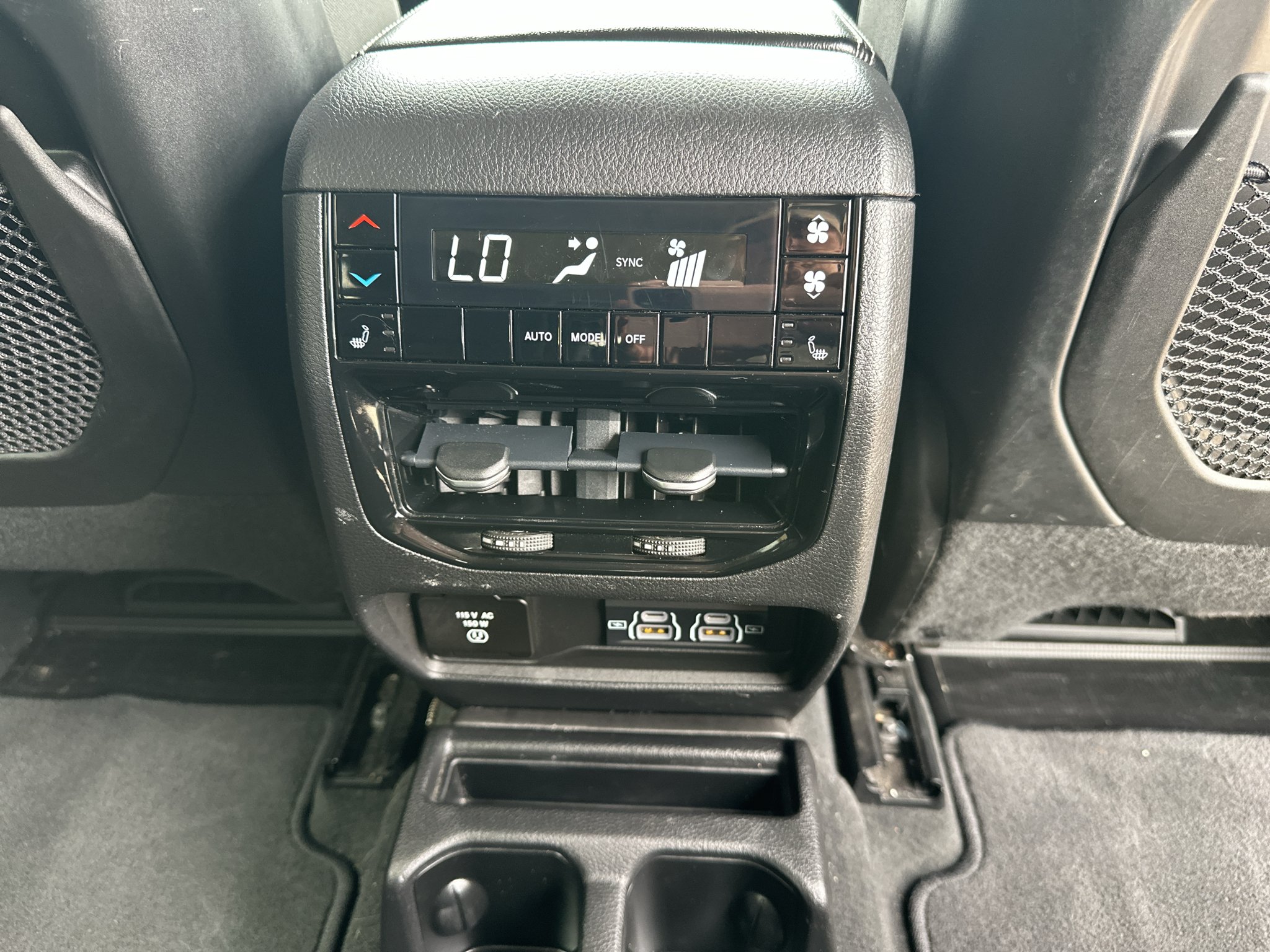 Used 2022 Diamond Black Crystal Pearlcoat Jeep Limited image 34