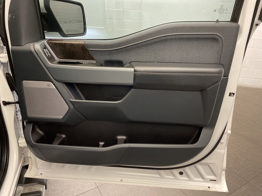 Used 2022 White Ford Lariat image 27