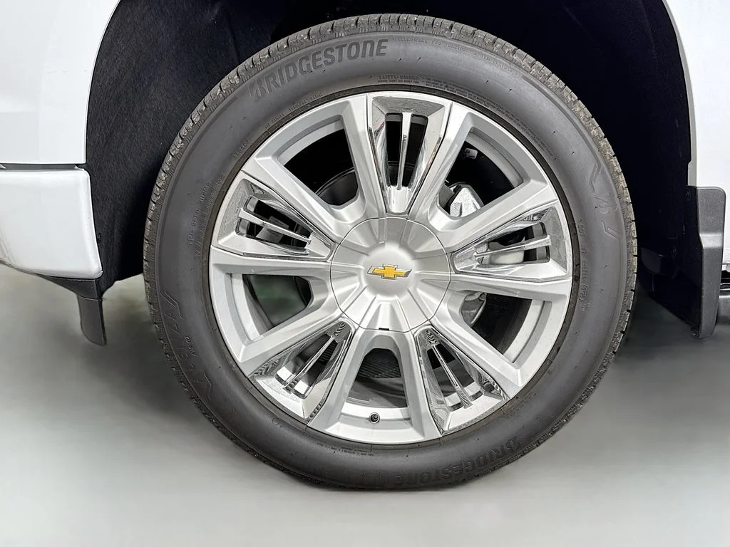 New 2026 White Chevrolet High Country image 32