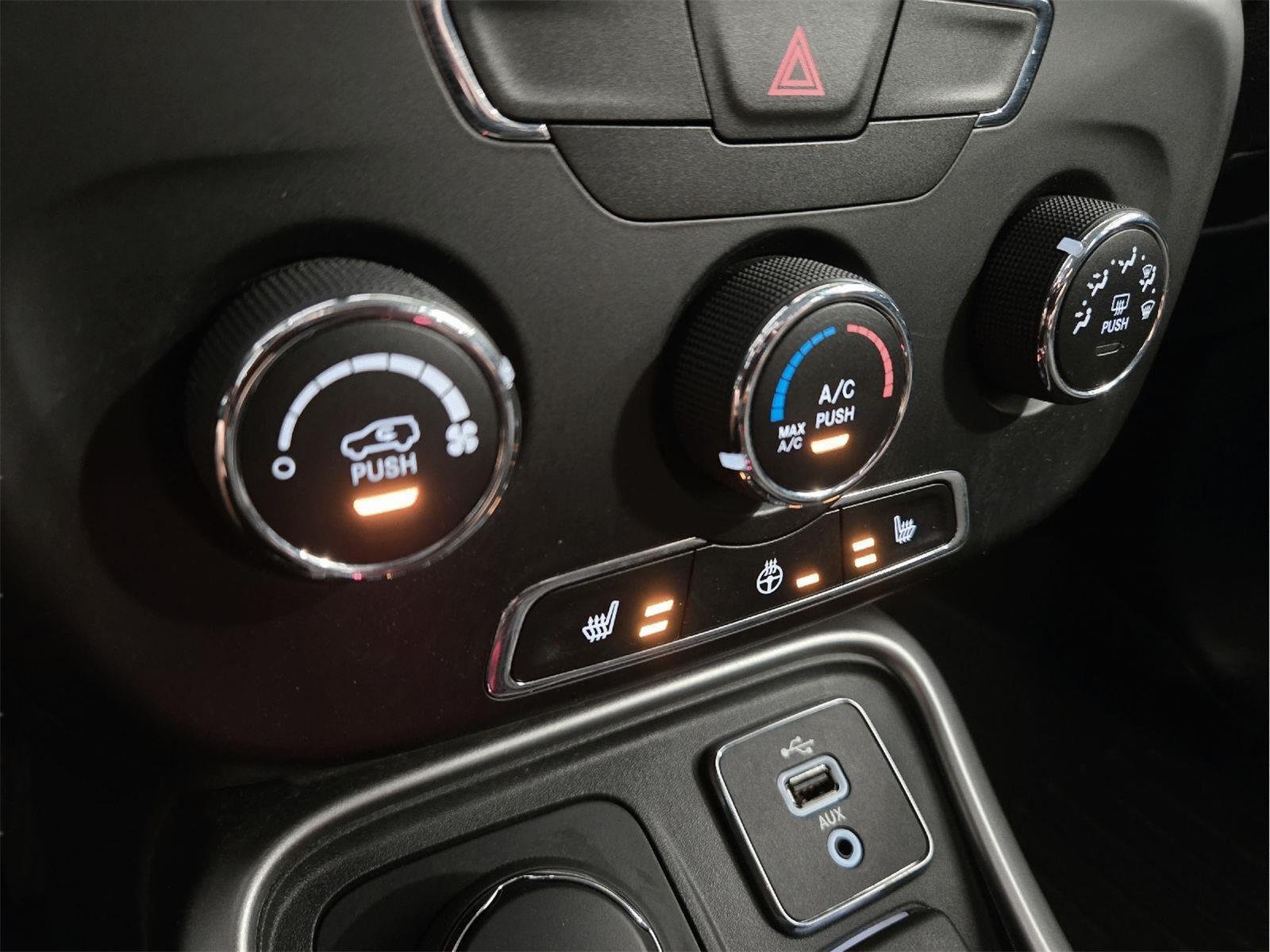 Used 2018 BLACK JEEP SPORT image 19