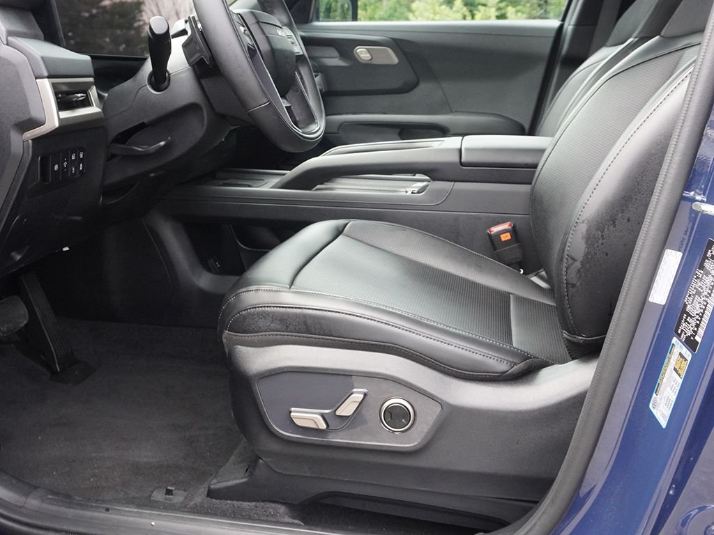 Used 2027 Black Kia S image 31