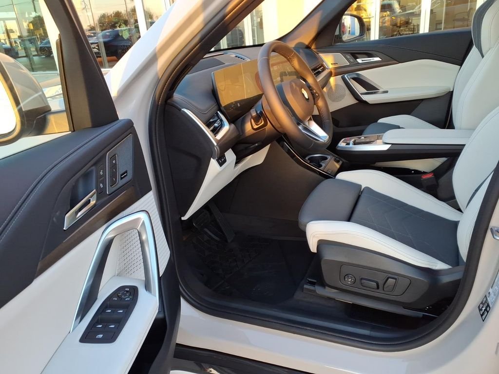 New 2027 Dune Grey Metallic BMW xDrive28i image 17