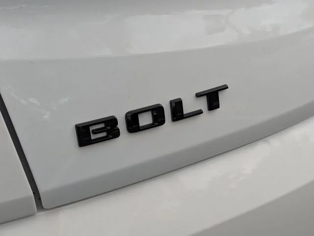 New 2027 Summit White Chevrolet LT image 10