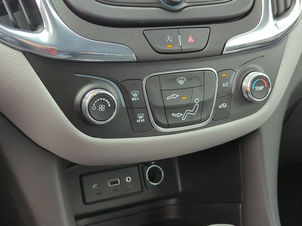 2023 Chevrolet Equinox LS - Photo 18