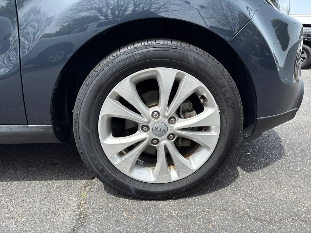 Used 2015 Blue Kia Plus image 11