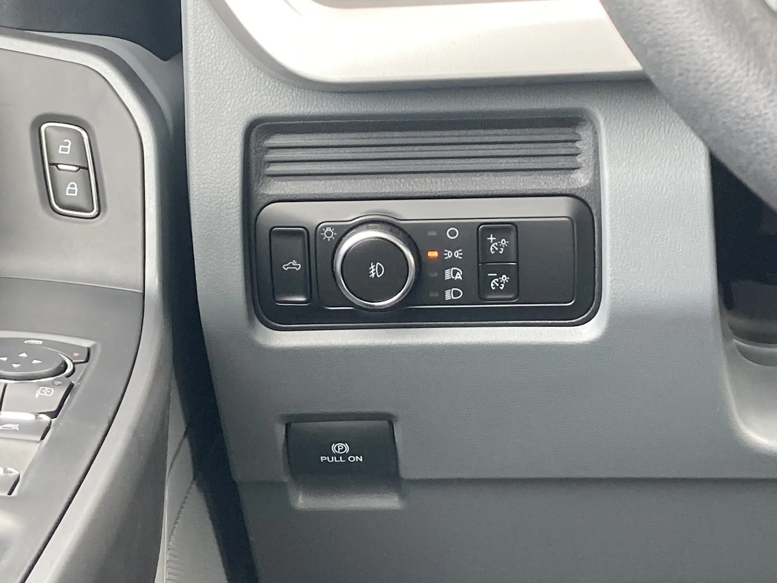 New 2026 Oxford White Ford F-350® XL image 18