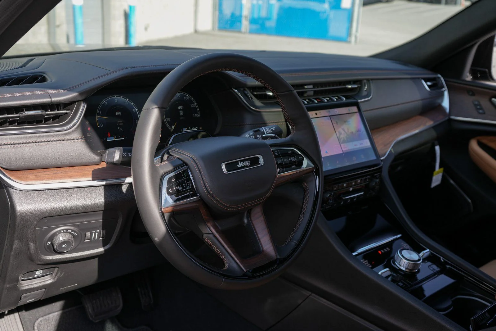 Used 2025 Gray Jeep Summit image 22