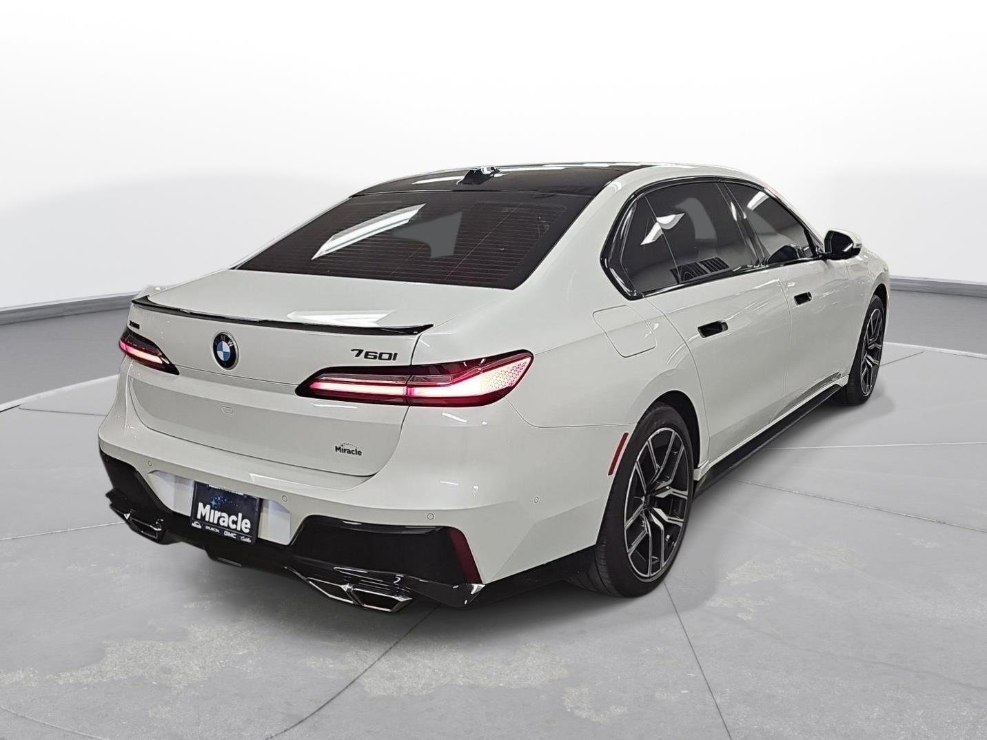 Used 2024 Mineral White BMW 760i xDrive image 6